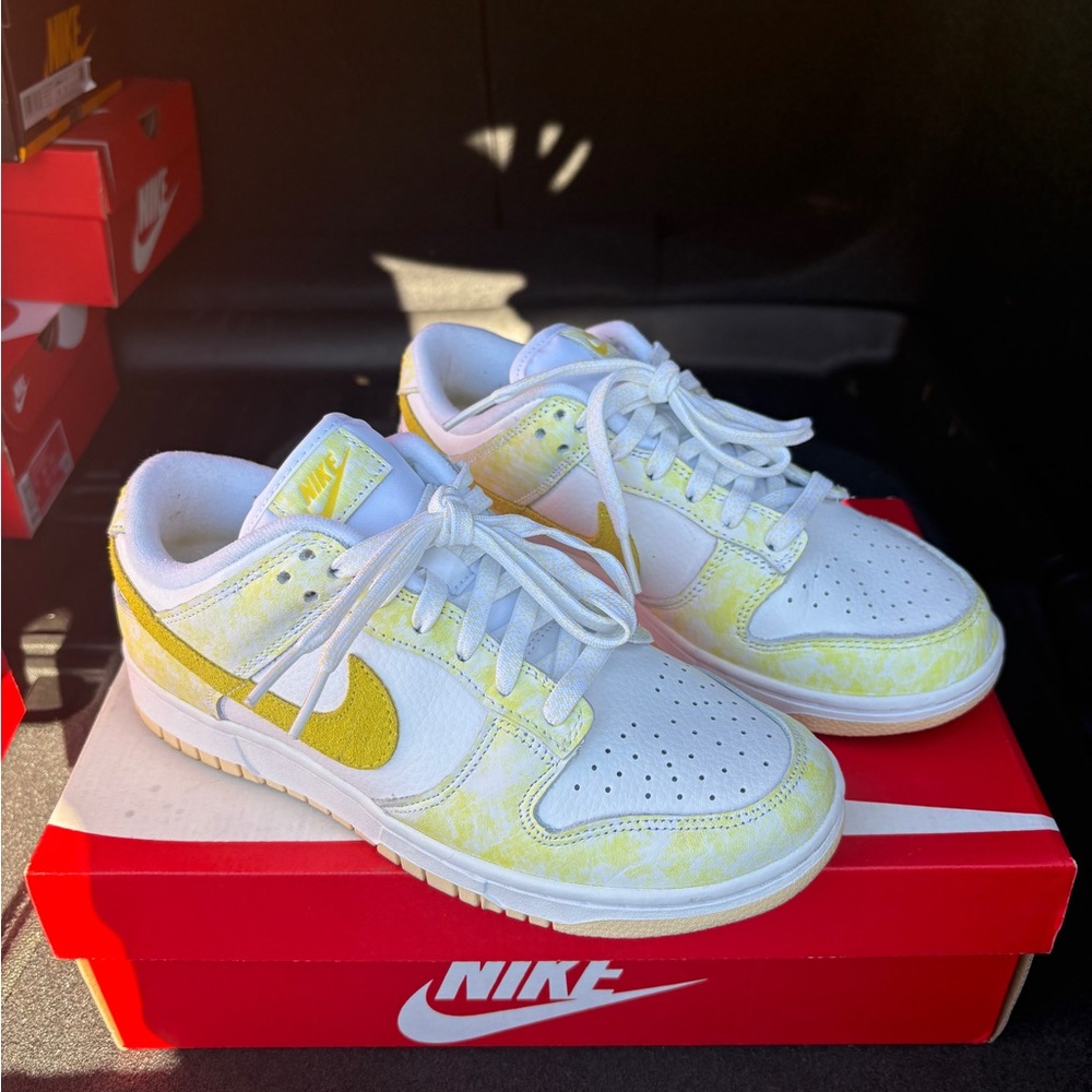Nike White and Yellow Dunks